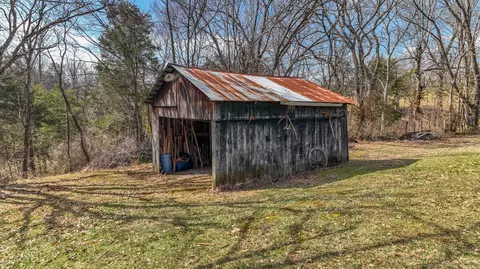 Exterior - 391 Hickory Ln, Berea, KY 40403 photo 4 of 7