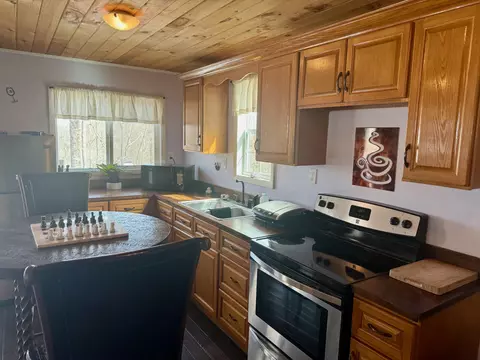 Kitchen - 157 Eldridge Ln, Nancy, KY 42544 photo 4 of 5