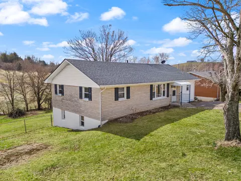 151 Hilltop Dr, Winchester, KY 40391