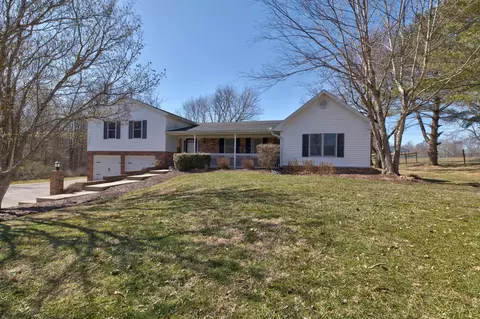877 Evergreen Rd, Frankfort, KY 40601