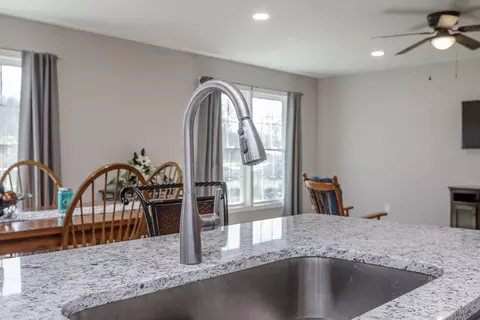 Kitchen - 44 Hummingbird Ln, Stanton, KY 40380 photo 3 of 6