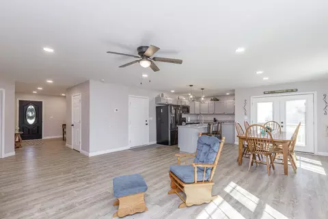 Entry Way - 44 Hummingbird Ln, Stanton, KY 40380 photo 1 of 1