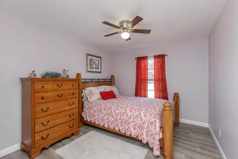 Bedroom - 44 Hummingbird Ln, Stanton, KY 40380 photo 1 of 5