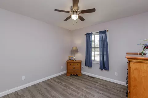 Bedroom - 44 Hummingbird Ln, Stanton, KY 40380 photo 3 of 5