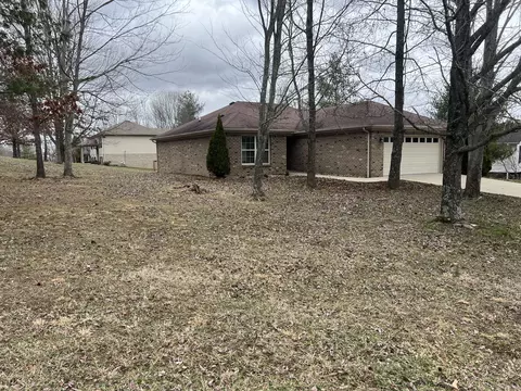 216 Pinecrest Ct, Berea, KY 40403