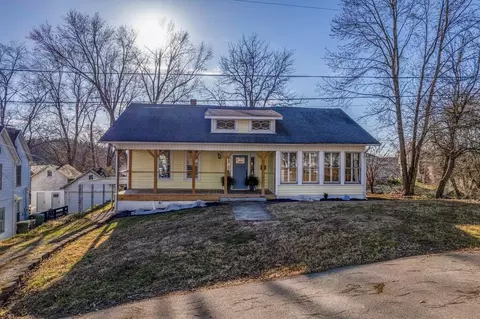 31 N Grandview Ave, Burnside, KY 42519