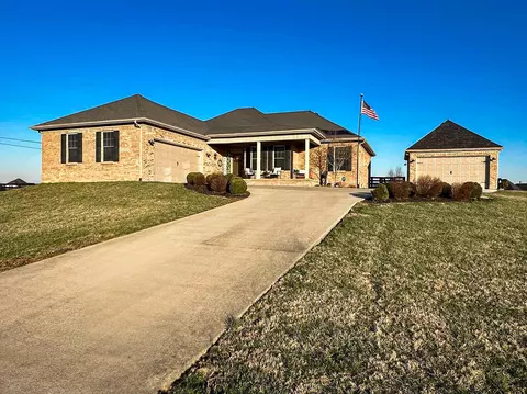 100 Hampton Hall Dr, Berea, KY 40403