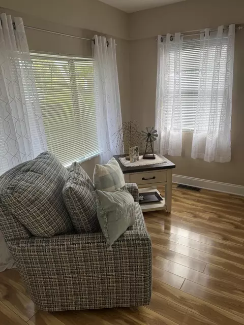 Living - 84 Scenic Dr, Baxter, KY 40806 photo 2 of 2
