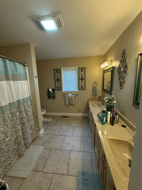 Bath - 84 Scenic Dr, Baxter, KY 40806 photo 1 of 2