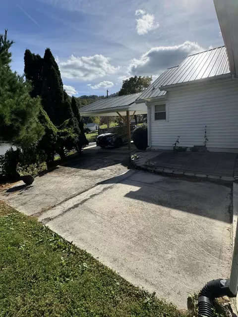 Exterior - 84 Scenic Dr, Baxter, KY 40806 photo 5 of 6