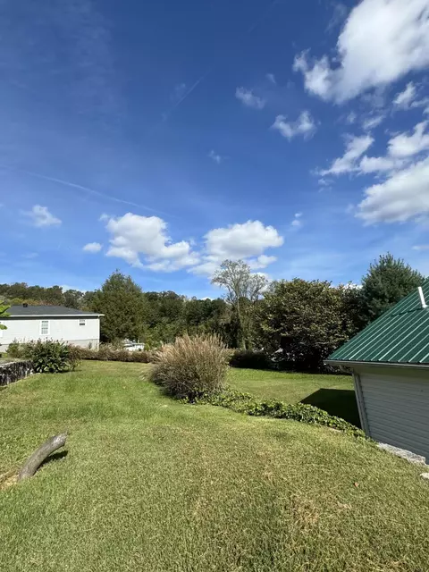 Exterior - 84 Scenic Dr, Baxter, KY 40806 photo 3 of 6