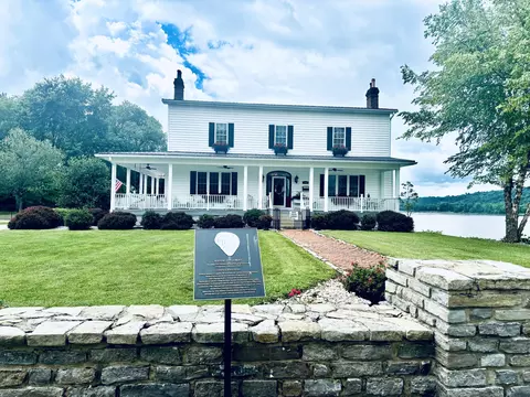 Exterior - 102 Ferry St, Augusta, KY 41002 photo 1 of 7