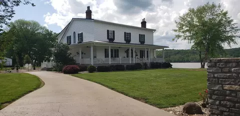 Exterior - 102 Ferry St, Augusta, KY 41002 photo 4 of 7