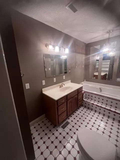 Bath - 179 Davis Rd, Corbin, KY 40701 photo 3 of 3