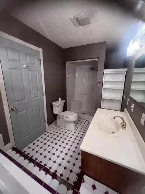 Bath - 179 Davis Rd, Corbin, KY 40701 photo 2 of 3