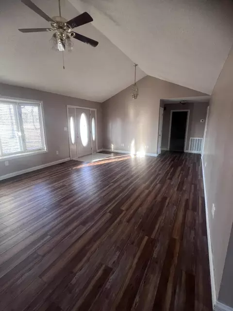 Living - 179 Davis Rd, Corbin, KY 40701 photo 2 of 5