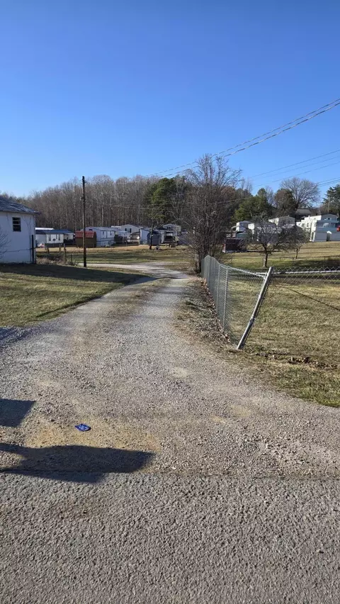 58 Robert E Cox Rd, Corbin, KY 40701 photo 2