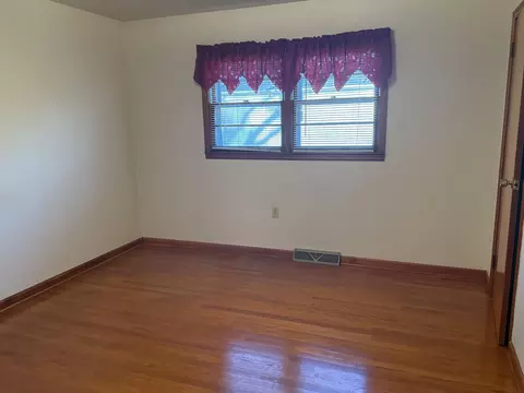Bedroom - 1015 Highway 1071, Tyner, KY 40486 photo 2 of 3