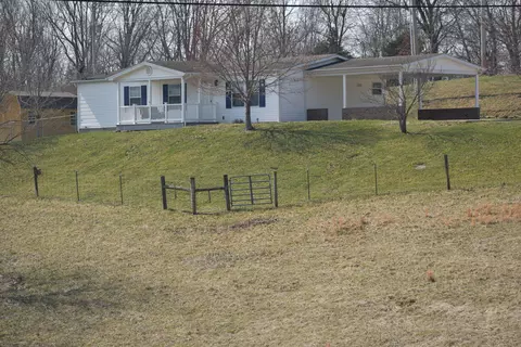 1077 Beaver Lake Rd, Lawrenceburg, KY 40342