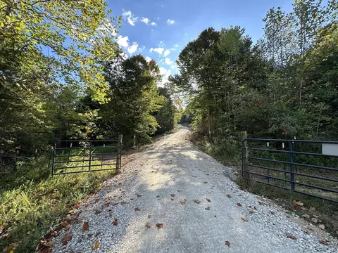 30 Clay Camp Rd, Hitchins, KY 41146