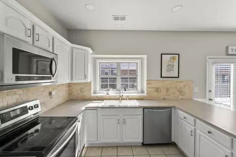 Kitchen - 164 Irving Ln, Georgetown, KY 40324 photo 3 of 5