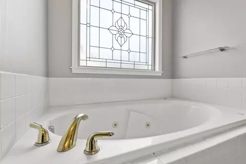 Bath - 164 Irving Ln, Georgetown, KY 40324 photo 6 of 7