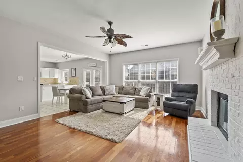 Living - 164 Irving Ln, Georgetown, KY 40324 photo 4 of 6