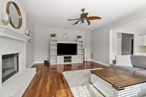 Living - 164 Irving Ln, Georgetown, KY 40324 photo 5 of 6