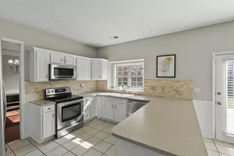 Kitchen - 164 Irving Ln, Georgetown, KY 40324 photo 5 of 5