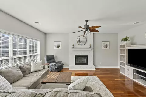 Living - 164 Irving Ln, Georgetown, KY 40324 photo 1 of 6