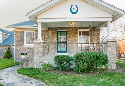 101 Pin Oak Dr, Lexington, KY 40503