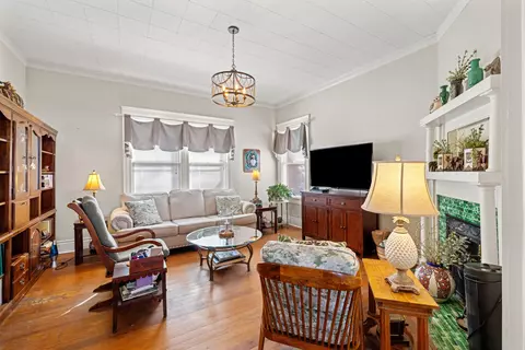 Living - 403 E Third St, Perryville, KY 40468 photo 3 of 5