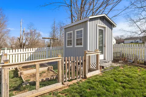 Exterior - 403 E Third St, Perryville, KY 40468 photo 6 of 11