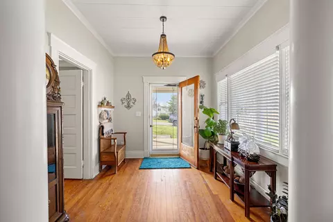 Entry Way - 403 E Third St, Perryville, KY 40468 photo 2 of 7