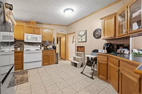 Kitchen - 175 Rice Loop, Morehead, KY 40351 photo 2 of 2