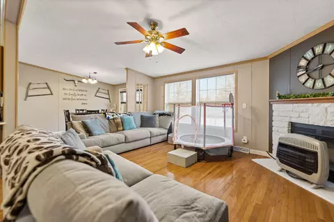 Living - 175 Rice Loop, Morehead, KY 40351 photo 3 of 3