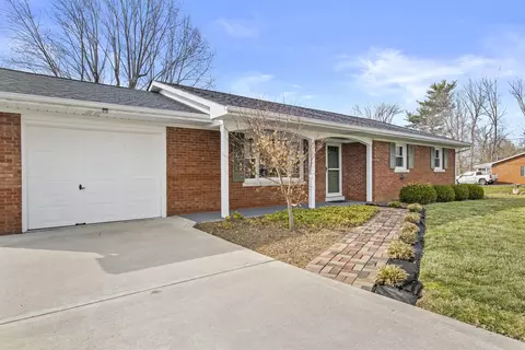 1201 Peacock Rd, Paris, KY 40361