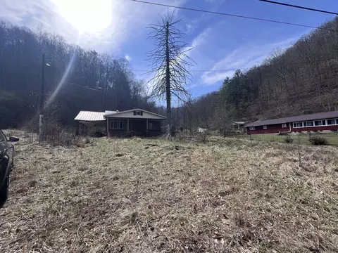 9 Ball Branch Br, Pinsonfork, KY 41555