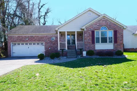 527 Hunting Hills Dr, Shelbyville, KY 40065