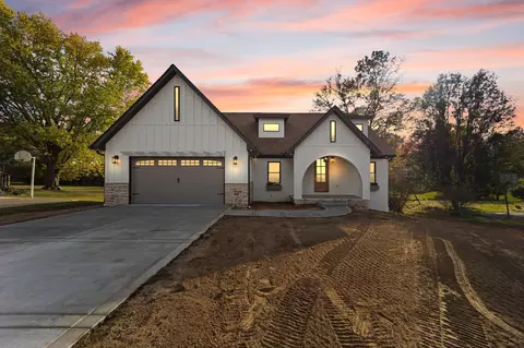 106 Volunteer Dr, Somerset, KY 42501