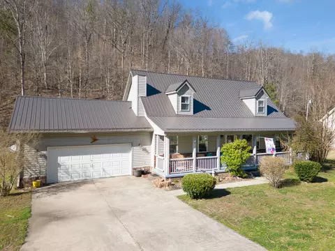 77 Holbrook Dr, Banner, KY 41603