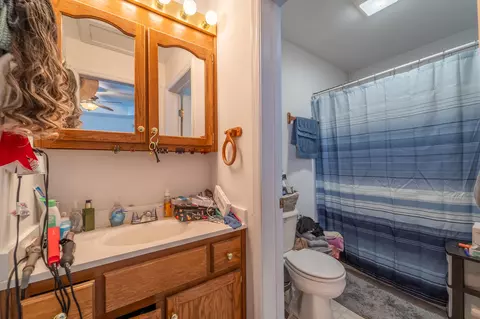 Bath - 2726 Dreyfus Rd, Waco, KY 40385 photo 2 of 3
