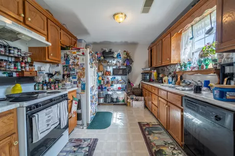 Kitchen - 2726 Dreyfus Rd, Waco, KY 40385 photo 2 of 2