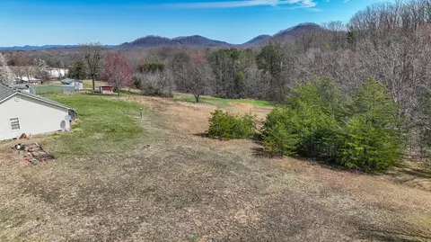View/Area - 2726 Dreyfus Rd, Waco, KY 40385 photo 5 of 9