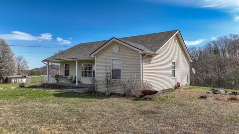 Exterior - 2726 Dreyfus Rd, Waco, KY 40385 photo 3 of 5