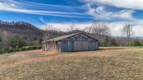Exterior - 2726 Dreyfus Rd, Waco, KY 40385 photo 2 of 5
