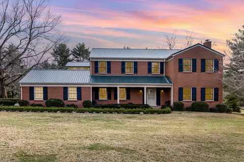 2136 Adena Ln, Lexington, KY 40516