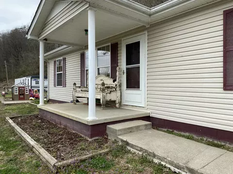 7623 Ky 11, Manchester, KY 40962