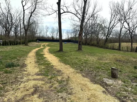 2878 Columbus Ln, Lexington, KY 40516