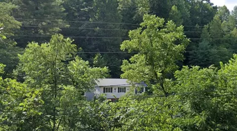 86 Harrison Sheffield Rd, Campton, KY 41301